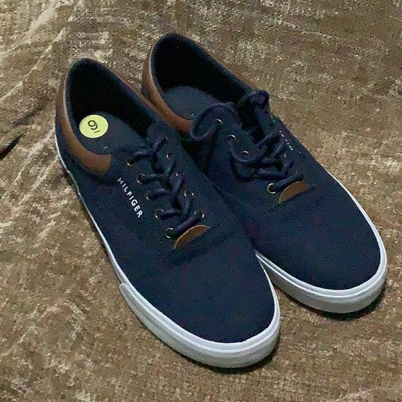 Tommy Hilfiger Phillie Sneaker - Picture 2 of 4